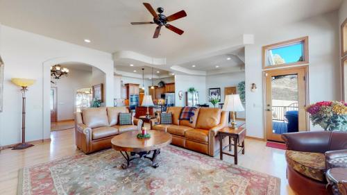 06-Living-area-5697-Country-Club-Dr-Larkspur-CO-80018