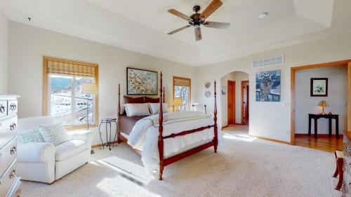 26-Bedroom-5697-Country-Club-Dr-Larkspur-CO-80018