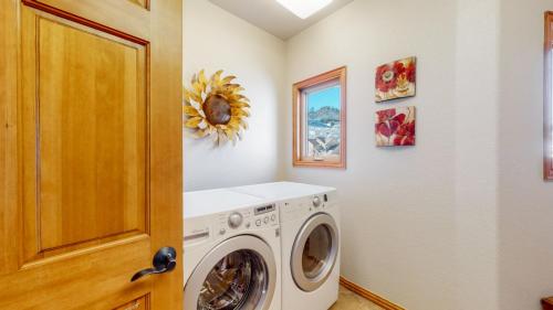 71-Laundry-5697-Country-Club-Dr-Larkspur-CO-80018