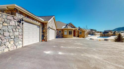 84-Frontyard-5697-Country-Club-Dr-Larkspur-CO-80018