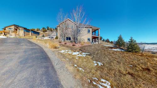 87-Frontyard-5697-Country-Club-Dr-Larkspur-CO-80018