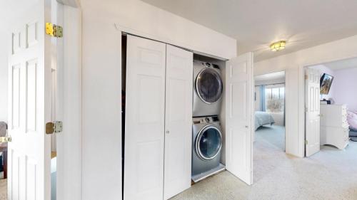25-Laundry-5735-Russell-Cir-Longmont-CO-80504