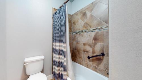 46-Bathroom-5851-Dripping-Rock-Ln-Unit-A102-Fort-Collins-CO-80528