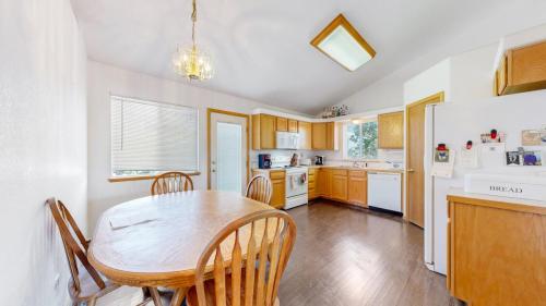 07-Dining-area-600-N-30th-Ave-Greeley-CO-80631