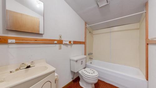 21-Bathroom-625-Second-Ave-Deer-Trail-CO-80105