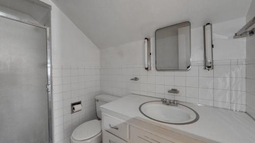 37-Bathroom