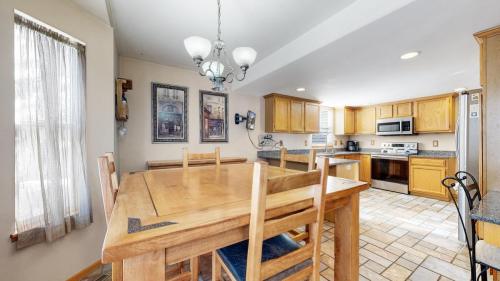 09-Dining-area-660-Parliament-Ct-Fort-Collins-CO-80525