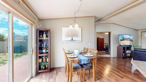 07-Dining-area-675-Prairie-Ave-Lochbuie-CO-80603