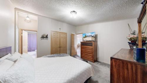 20-Bedroom-675-Prairie-Ave-Lochbuie-CO-80603