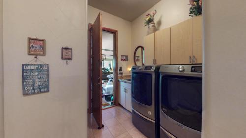 41-Laundry-684-Independence-Dr-Larkspur-CO-80118
