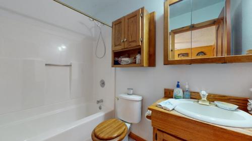 22-Bathroom-7009-Glade-Rd-Loveland-CO-80528