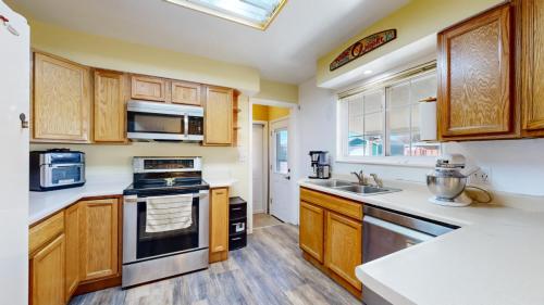 11-Kitchen-711-27th-Ave-Greeley-CO-80634
