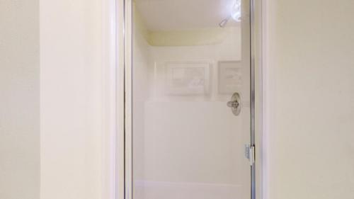 22-Bathroom-7264-Cardinal-Ln-Longmont-CO-80503