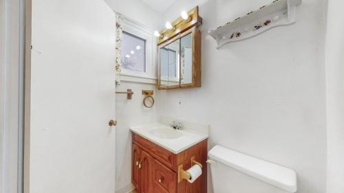 30-Bathroom-784-Vaughn-St-Aurora-CO-80011