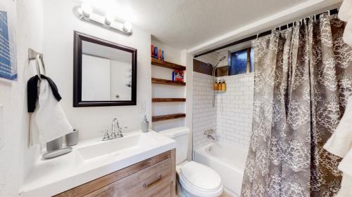 37-Bathroom-7850-Greenwood-Blvd-Denver-CO-80221