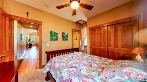 30-Bedroom-3-7924-Cheyenne-Pl-Larkspur-CO-80118