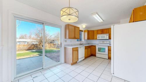 06-Dining-area-817-44th-Ave-Greeley-CO-80634