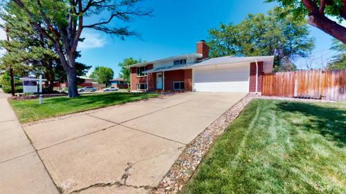 34-Front-yard-8188-Chase-Dr-Arvada-CO-80003