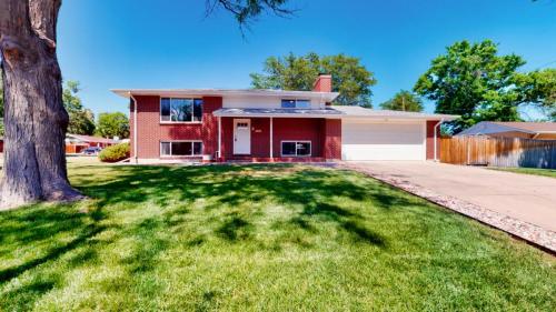 35-Front-yard-8188-Chase-Dr-Arvada-CO-80003