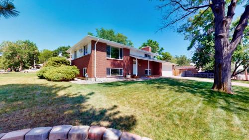 40-Front-yard-8188-Chase-Dr-Arvada-CO-80003
