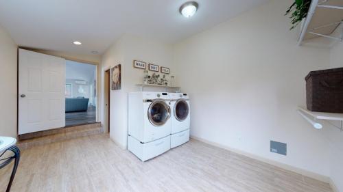 26-Laundry-8214-RED-ROCK-CT-LARKSPUR-CO-80118
