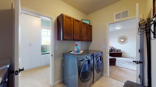 100-Laundry-room