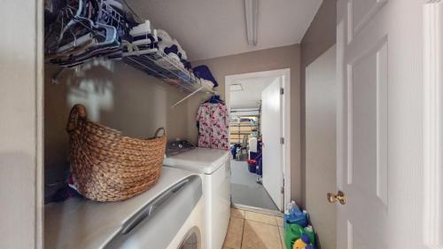 25-Laundry-area