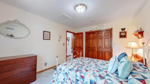 23-Bedroom-950-Cottonwood-Ln-Larkspur-CO-80018