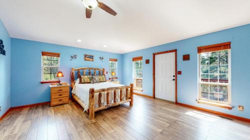 26-Bedroom-950-Cottonwood-Ln-Larkspur-CO-80018