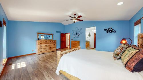 28-Bedroom-950-Cottonwood-Ln-Larkspur-CO-80018
