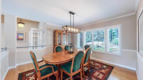 07-Dining-area-9630-S-Perry-Park-Rd-Larkspur-CO-80118