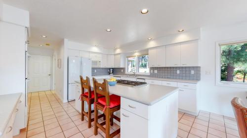 14-Kitchen-9630-S-Perry-Park-Rd-Larkspur-CO-80118