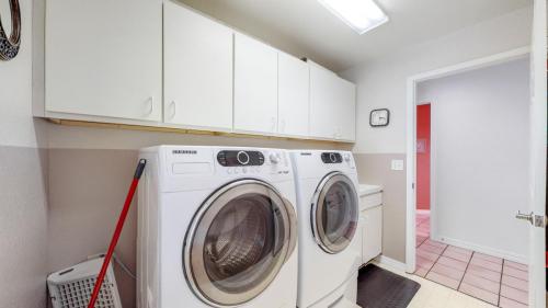 21-Laundry-9630-S-Perry-Park-Rd-Larkspur-CO-80118