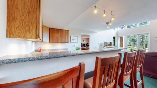 40-Kitchen-9630-S-Perry-Park-Rd-Larkspur-CO-80118