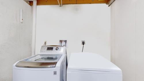 38-Laundry-96-Navajo-Ct-Lyons-CO-80540