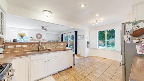14-Kitchen-9752-Quay-Loop-Westminster-CO-80021